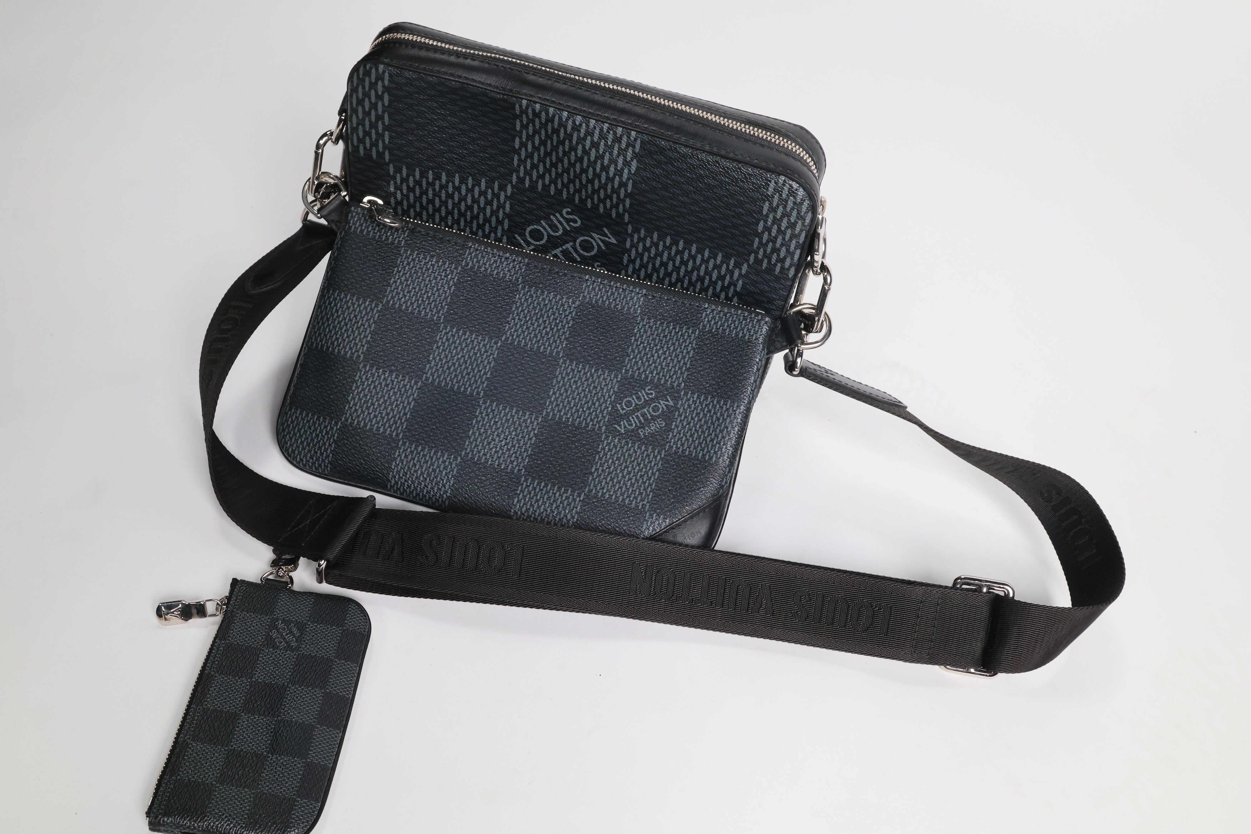 Eric Kahl – Louis Vuitton Trio Messenger Bag / Onesize