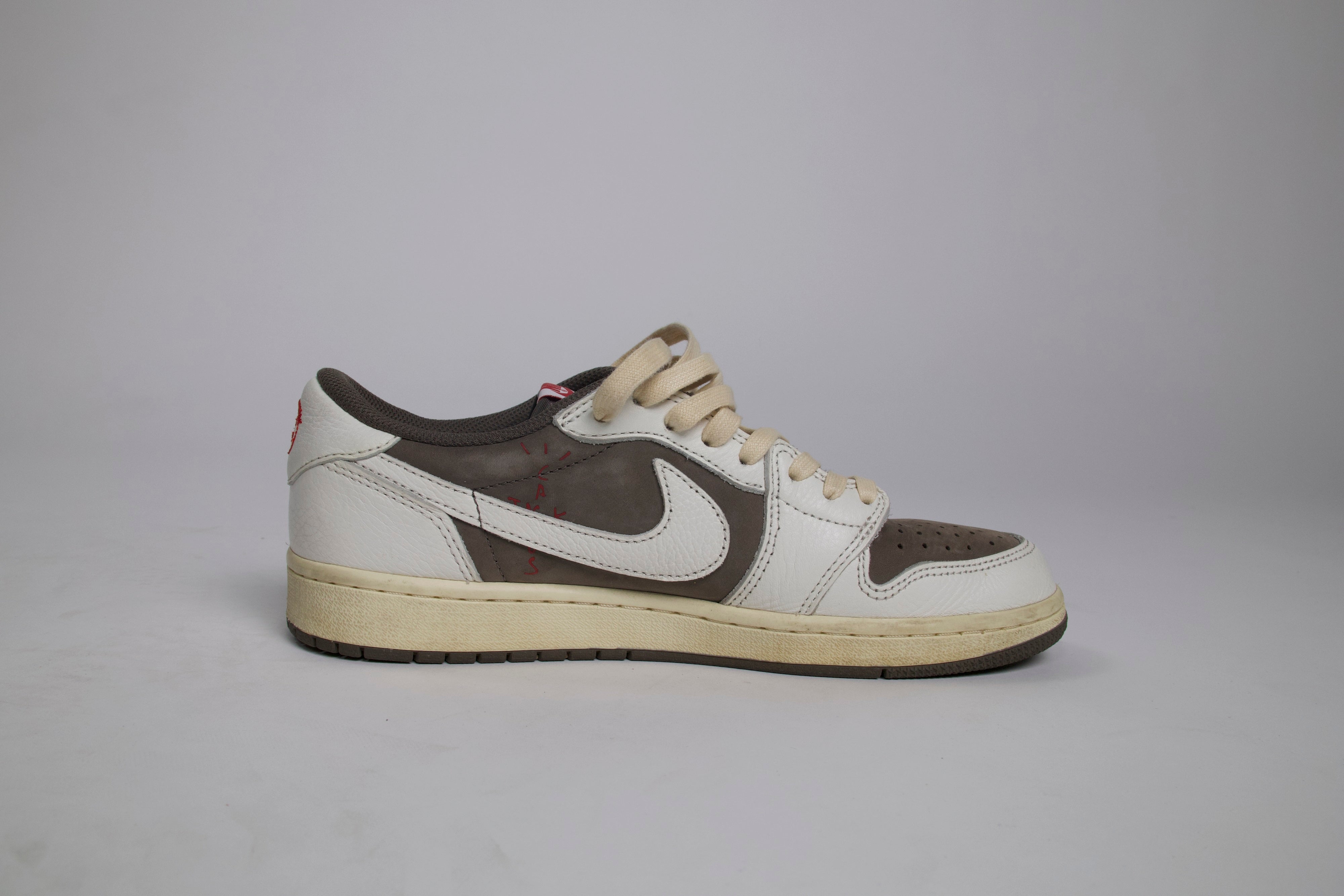 Eric Kahl – Travis Scott x Jordan 1 Low Reverse Mocha / 42