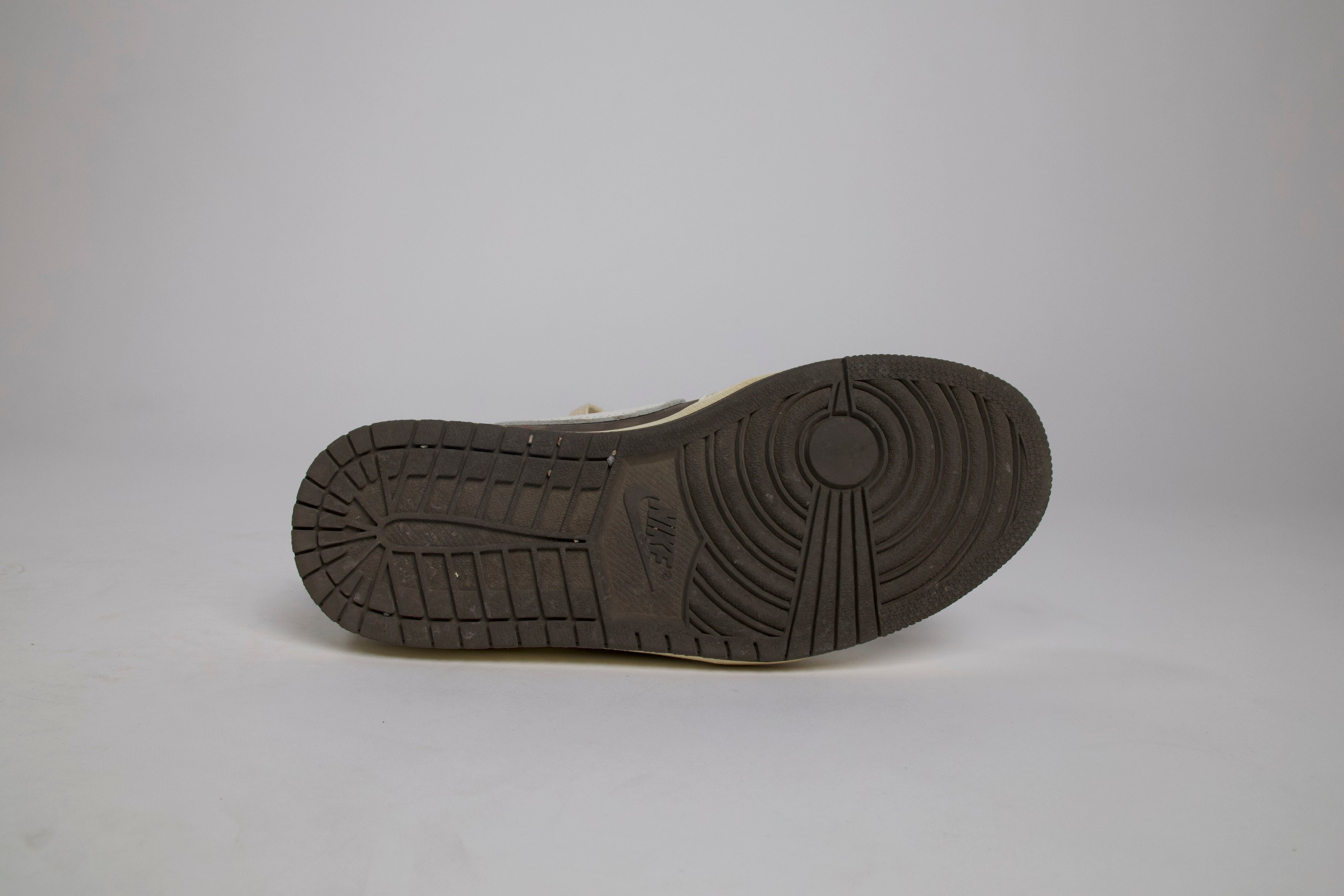 Eric Kahl – Travis Scott x Jordan 1 Low Reverse Mocha / 42