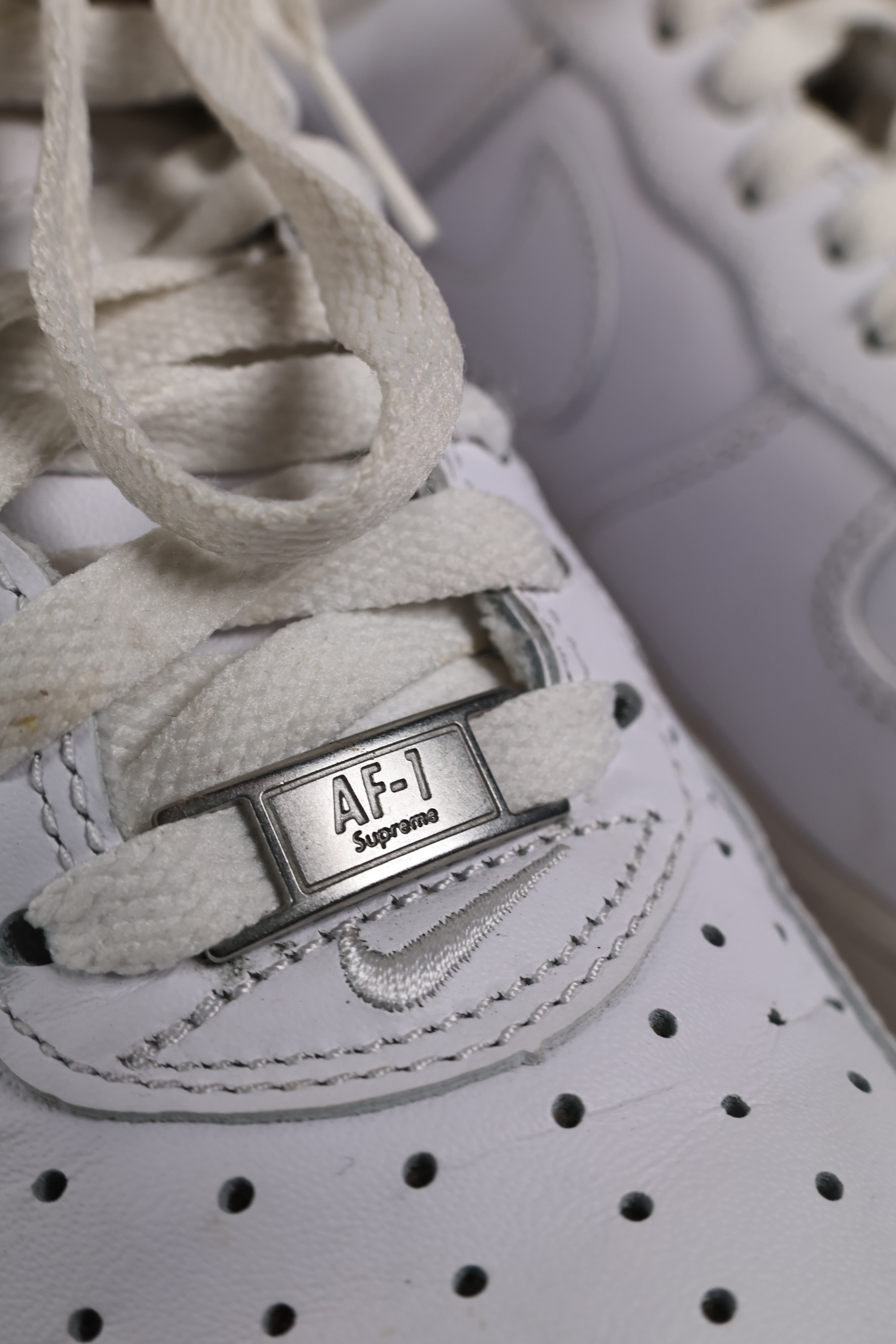 Emiliano Marcondes – Supreme x Nike Air Force 1 / 42.5