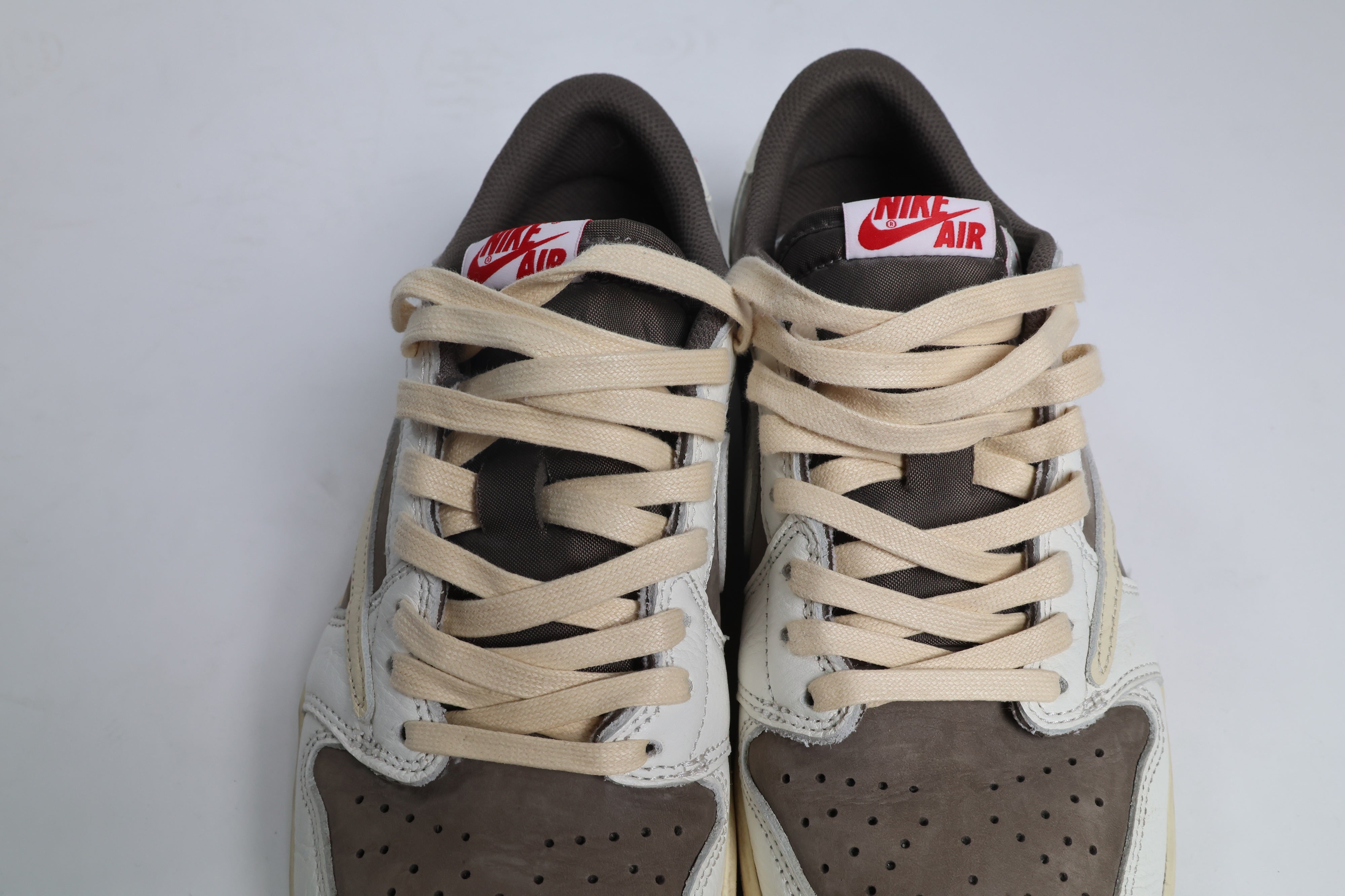Eric Kahl – Travis Scott x Jordan 1 Low Reverse Mocha / 42